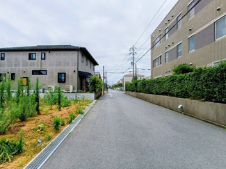 【前面道路含む現地写真】