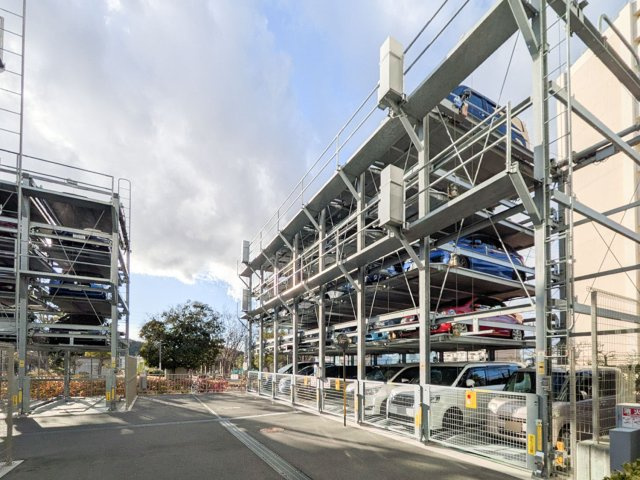 ジークレフ神戸名谷WESTの駐車場