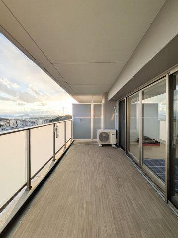 ジークレフ神戸名谷WESTのバルコニー|出幅約2.3５ｍのバルコニーです