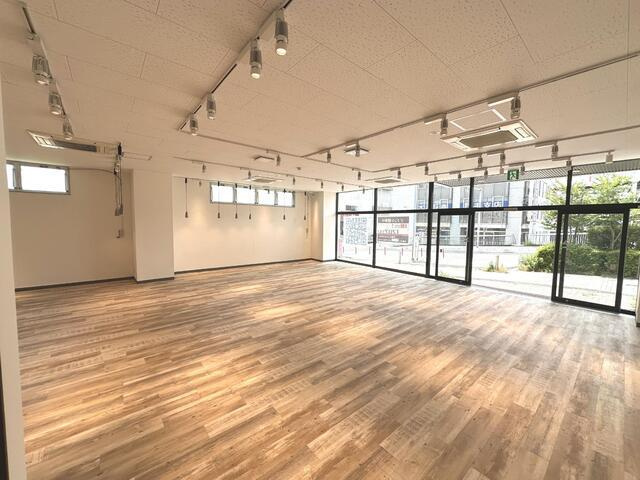 幸和ビル（分割貸し）のロビー| 