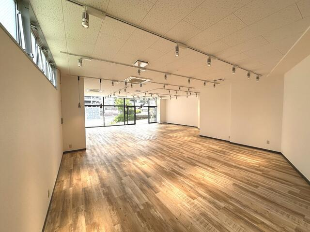 幸和ビル（分割貸し）のロビー| 