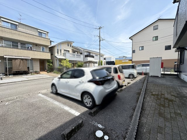 コートドール海老ノ丸 B棟の駐車場