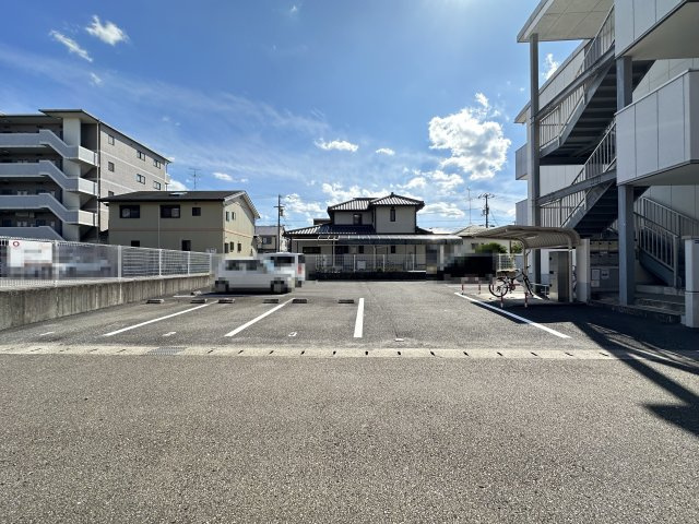 サンサン･コートの駐車場