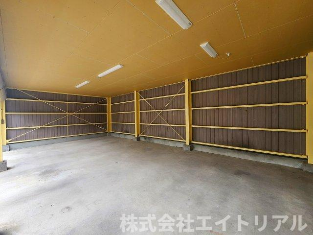 豊田市千足町　貸倉庫の内装