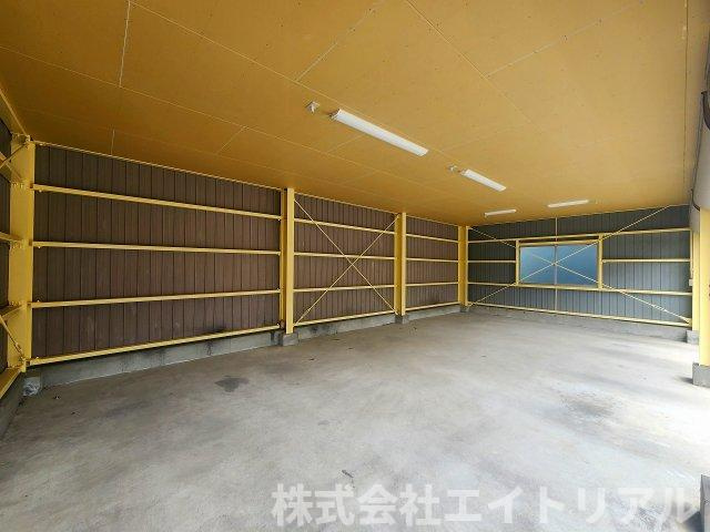 豊田市千足町　貸倉庫の内装