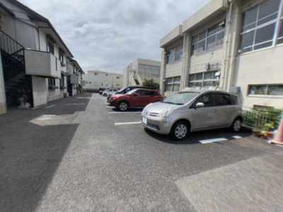 【駐車場】 | インペリアルヒルズ | 駐車場