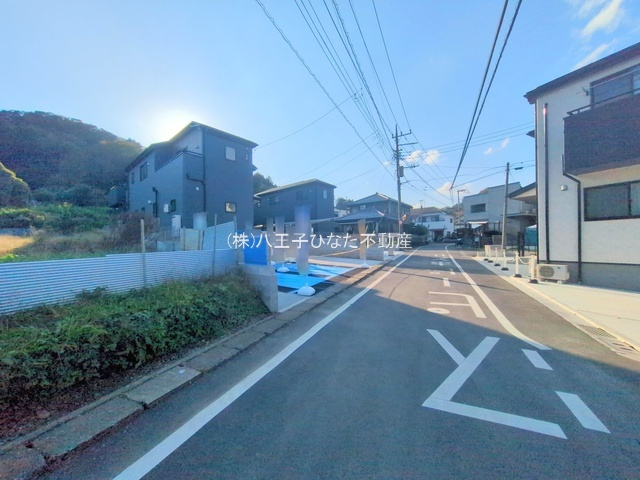 祝：成約済み　八王子市　下恩方町　新築戸建て　１８期の前面道路含む現地写真|～仲介手数料無料☆八王子ひなた不動産～　八王子市下恩方町　新築戸建て