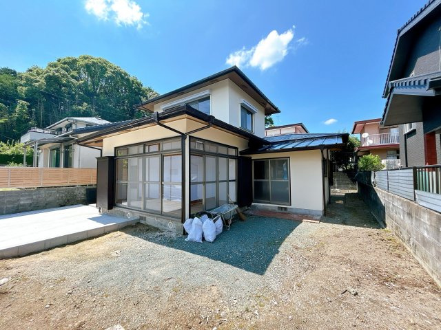 【庭】 | 筑紫野市大字原　戸建て | 広々としたお庭は南向きで陽当りが良く、ガーデニングや家庭菜園も楽しめそうです