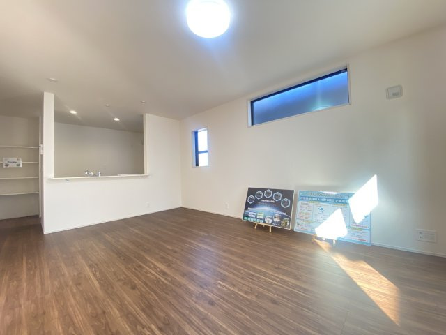 『八王子市新築戸建て』八王子市下恩方町2139【仲介手数料無料】　１期の居間・リビング|～仲介手数料無料☆八王子ひなた不動産～　八王子市下恩方町　新築戸建て