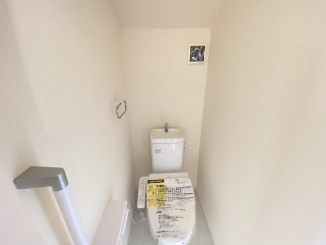 『八王子市新築戸建て』八王子市下恩方町2139【仲介手数料無料】　１期のトイレ|～仲介手数料無料☆八王子ひなた不動産～　八王子市下恩方町　新築戸建て