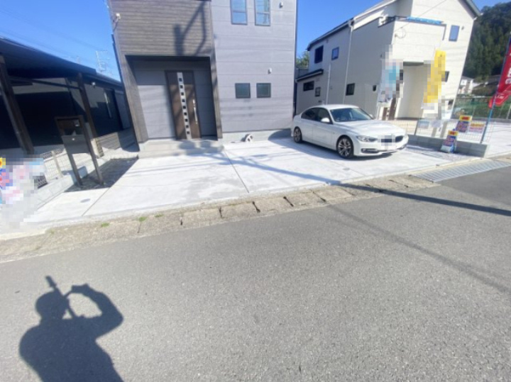 祝　成約済み　八王子市　下恩方町　新築戸建て　１期の駐車場|～仲介手数料無料☆八王子ひなた不動産～　八王子市下恩方町　新築戸建て