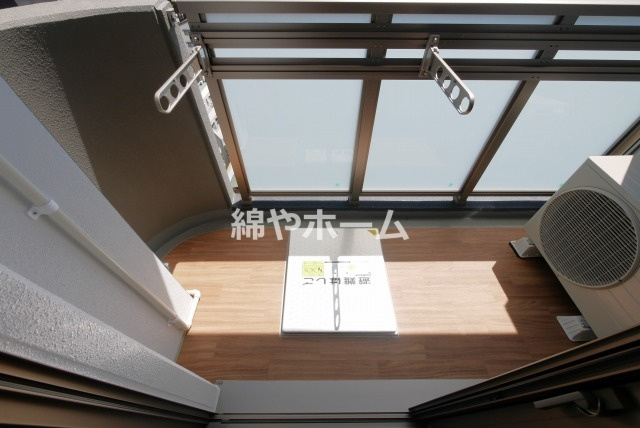 セレニテ難波グランデシュッドのバルコニー|開放的で明るい空間を演出してくれるバルコニーです