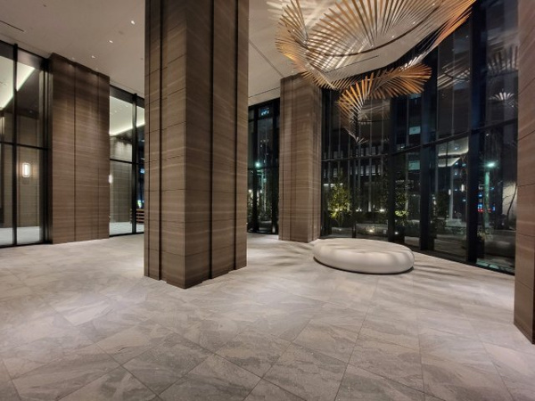 【エントランス】 | 【エントランスホール】ラグジュアリーホテルのようなエレガントなエントランスです！