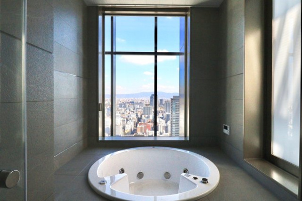 【その他共用部分】 | 【ゲストルーム】ラグジュアリーホテルを思わせるしつらえ。円形状のビューバスで優雅なひと時を。