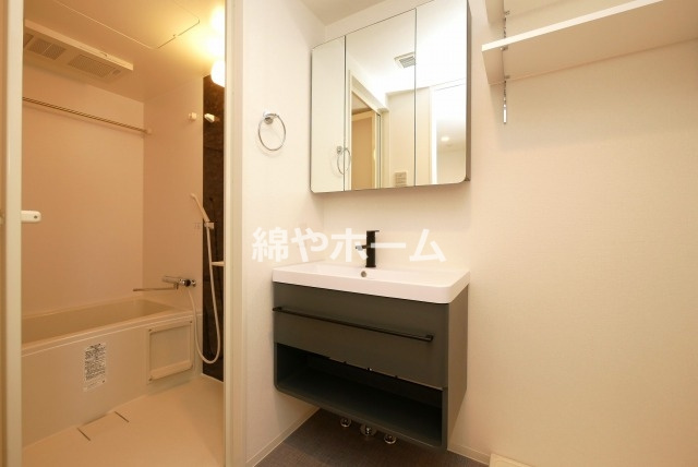 セレニテ難波グランデシュッドの独立洗面台|独立洗面台、朝の身支度には欠かせません