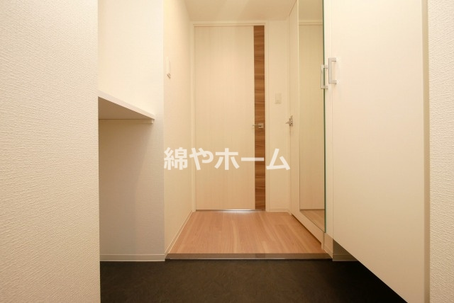 セレニテ難波グランデシュッドの玄関|収納があります
