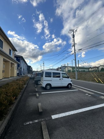 スマイルM&E東館の駐車場