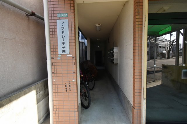 ラマドレー甲子園のエントランス