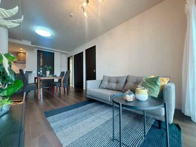 【居間・リビング】 | リヴィエール大手町オーナーズレジデンス☆仲介手数料無料☆ | インテリアコーディネーターが家具を配置していますので、観に来てください♪お荷物が多くても大丈夫です！