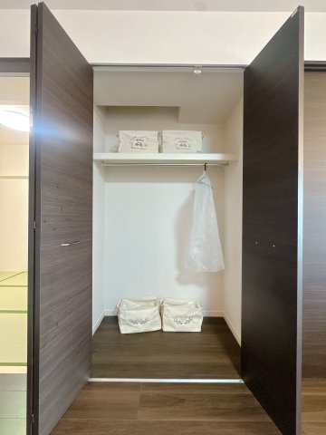 【収納】 | リヴィエール大手町オーナーズレジデンス☆仲介手数料無料☆ | ふとしたスペースに、活かされた収納。生活を支えるのはこんな気遣い。