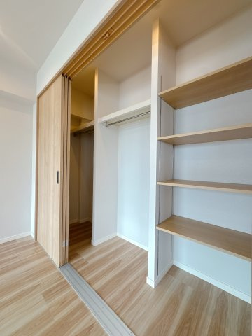 【収納】 | ベイサイドプラザ若松本館☆仲介手数料無料☆ | 適度な高さで仕切られた「段」が実用的でいいですね♪