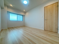 【洋室】 | ベイサイドプラザ若松本館☆仲介手数料無料☆ | たとえ。小さかろうとやっぱり窓のある・なしは大きく違うもの。あるんです。窓。差し込む光はちゃんと朝を教えてくれるみたいです。