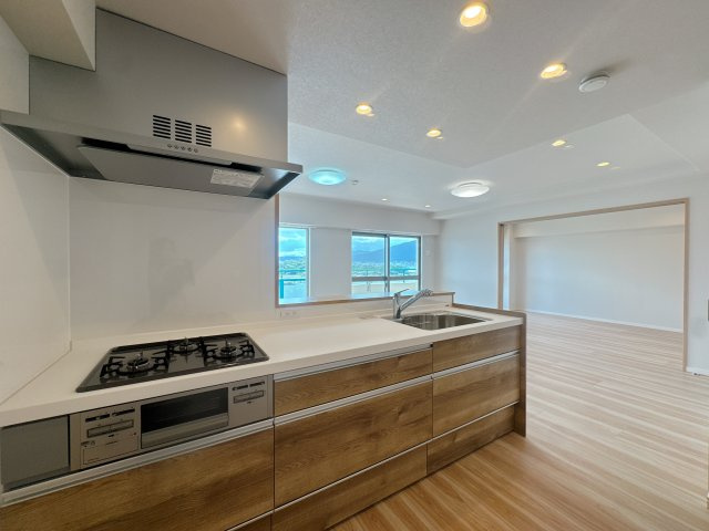 【キッチン】 | ベイサイドプラザ若松本館☆仲介手数料無料☆ | 機能性とデザイン性を両立させた、リノベーション物件ならではの素敵な室内。実際に見てみるとそれがよく分かります♪