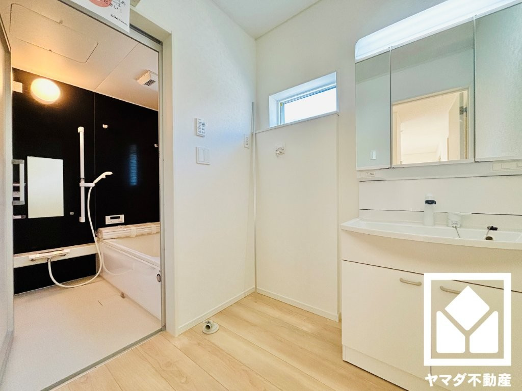 大津市坂本２丁目　第33　1号棟の洗面所