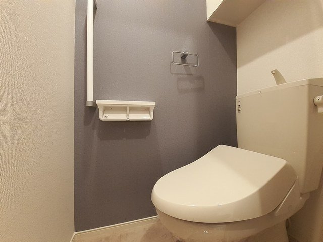 Ｉネット７Ｂのトイレ|落ち着いた色調のトイレです