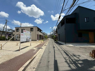 【前面道路含む現地写真】