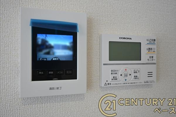 リーブルガーデン三里 １号棟 ／新築一戸建の内装|■現地撮影写真■ＴＶモニター付きインターホンで防犯対策もバッチリ！来客も一目でわかり安心です！