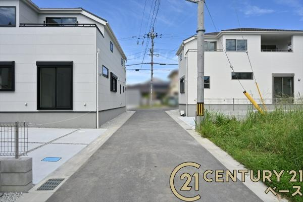 リーブルガーデン三里 １号棟 ／新築一戸建の前面道路含む現地写真|■現地撮影写真■小学校まで徒歩圏内とお子様の通学も安心！