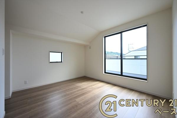 リーブルガーデン三里 １号棟 ／新築一戸建の洋室|■現地撮影写真■日当たりのよい明るい雰囲気の洋室です！