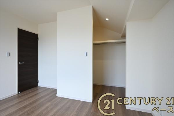 リーブルガーデン三里 １号棟 ／新築一戸建の収納|■現地撮影写真■冬物のコートや季節のものなどたくさんしまえる広さ！
