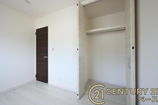リーブルガーデン三里 ４号棟 ／新築一戸建の収納|■現地撮影写真■広々としたＷＩＣを完備！大きな荷物も楽々収納！■