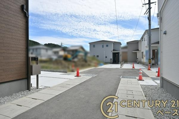 リーブルガーデン三里 ４号棟 ／新築一戸建の前面道路含む現地写真|■現地撮影写真■小学校まで徒歩圏内とお子様の通学も安心！