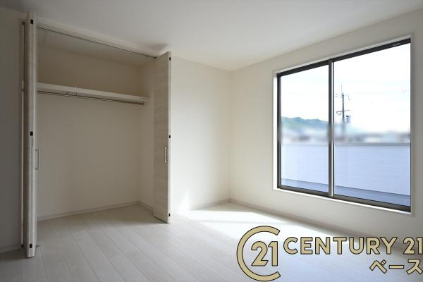 リーブルガーデン三里 ４号棟 ／新築一戸建の収納|■現地撮影写真■便利なクローゼットを完備！