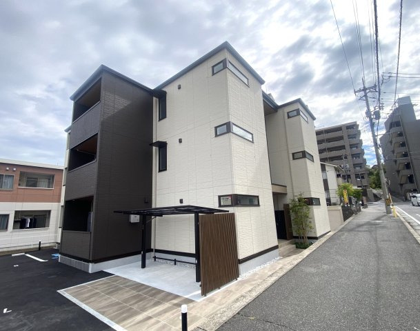 フェリーチェ中央の外観