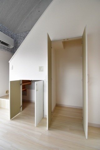 Ｙ’ｚ　Ｂ．Ｌ．Ｄ緑井の居間・リビング