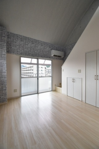 Ｙ’ｚ　Ｂ．Ｌ．Ｄ緑井の居間・リビング