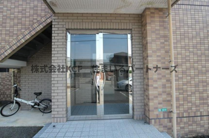 ベルセゾン2のエントランス|ゆとりのあるエントランスです