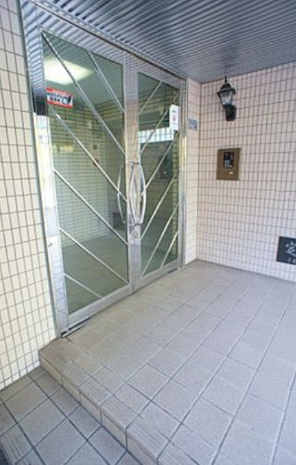 サンセーヌ六ツ門のエントランス|建物の内部です