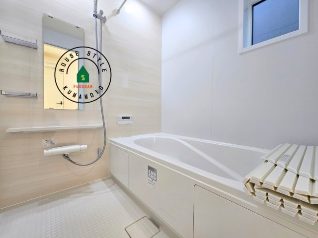 上益城郡益城町広崎第1-4棟（3号棟）の浴室|1日の疲れを癒してくれる広々バスルーム。雨の日のお洗濯にも大活躍な浴室乾燥機付です！