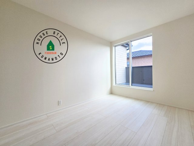 上益城郡益城町広崎第1-4棟（3号棟）の寝室|主寝室には収納力に優れたクローゼットがありますので、お部屋もすっきり片付きます。