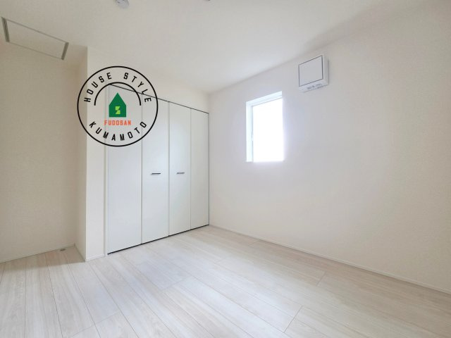 上益城郡益城町広崎第1-4棟（3号棟）の洋室|採光良好な洋室は全居室、複層ガラスの遮熱効果と断熱効果で、一年中快適に過ごせます。