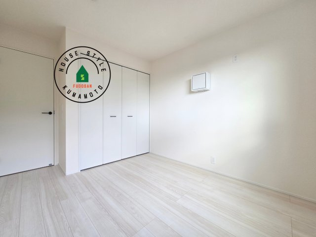 上益城郡益城町広崎第1-4棟（3号棟）の子供部屋|採光良好な洋室は全居室、複層ガラスの遮熱効果と断熱効果で、一年中快適に過ごせます。