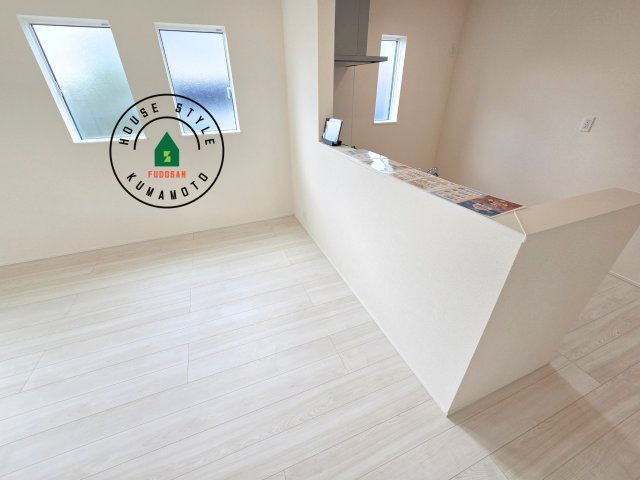 上益城郡益城町広崎第1-4棟（3号棟）のダイニング|キッチンから立ち込める香りが今日の料理を期待させます。