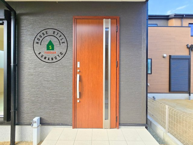 上益城郡益城町広崎第1-4棟（3号棟）の玄関|おでかけの時も帰った時も、「我が家」を最初に感じでもらえる素敵な空間に。