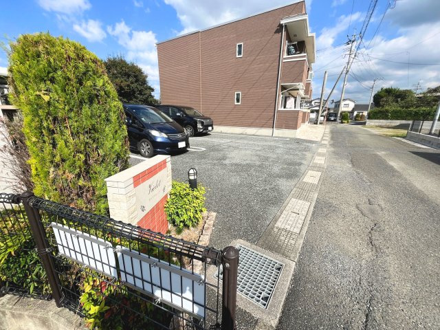 ヴァイオレットの駐車場