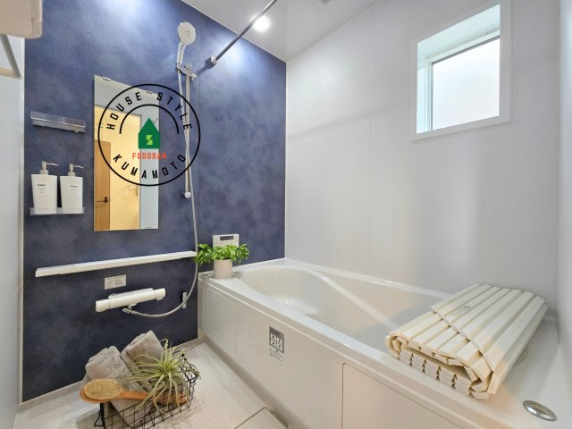 上益城郡益城町広崎第1-4棟（4号棟）の浴室|1日の疲れを癒してくれる広々バスルーム。雨の日のお洗濯にも大活躍な浴室乾燥機付です！